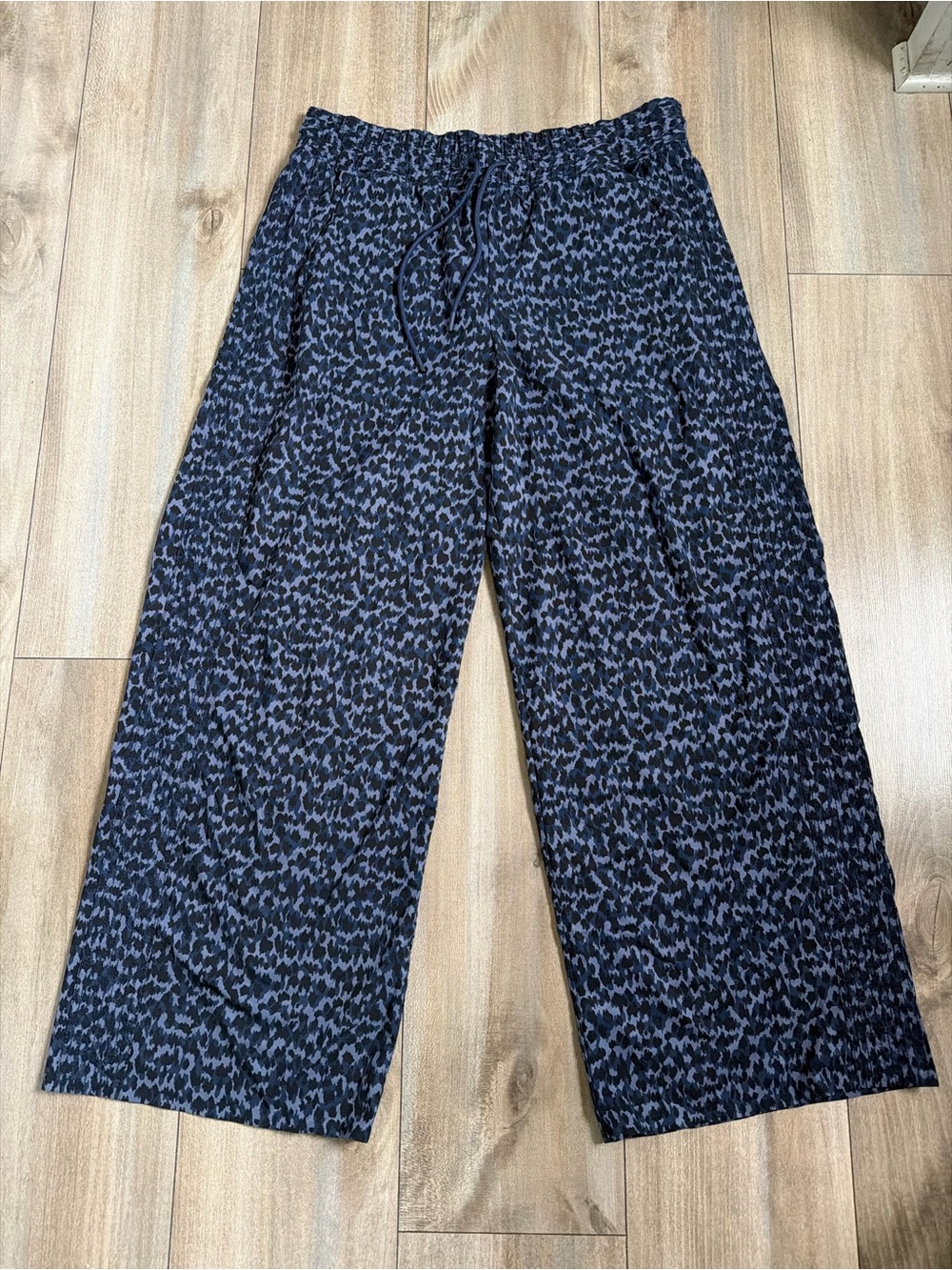 Athleta Navy and Light Blue Printed Wide-Leg Pants size12T